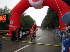 Julian crosses the finish line (Schauinsland König 2011) resize