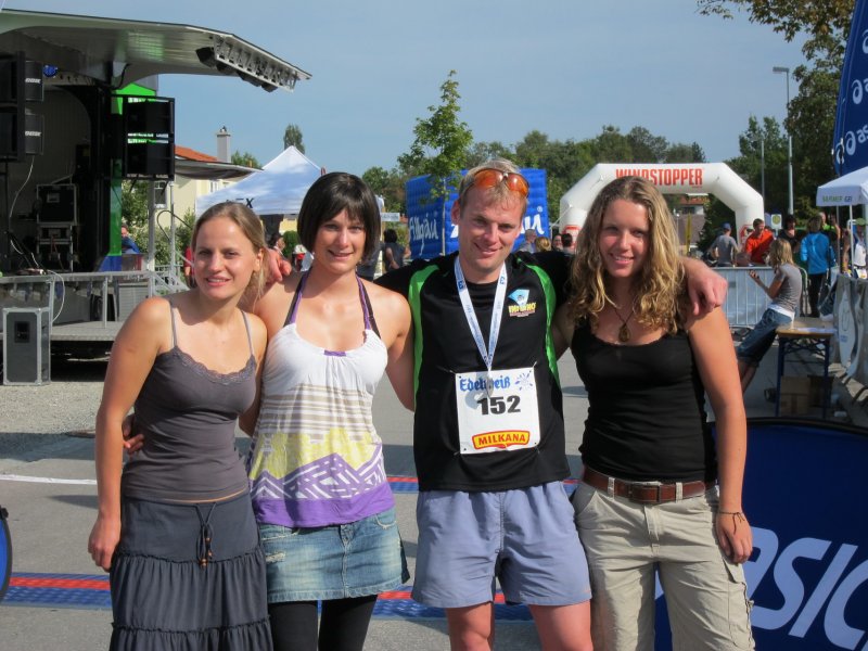 At the finish line with Vero, Franka, and Katha (Voralpenmarathon, Kempten)
