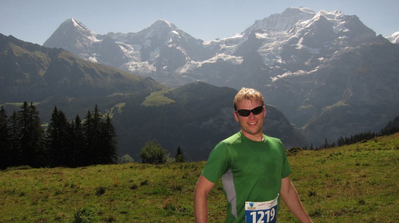 Cris with Eiger, Jungfrau behind (Inferno Half marathon, Switzerland)