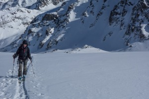 Heading up the glacier (Ski touring Jamtalhuette)