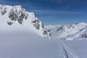 Leonie following (Ski touring Jamtalhuette)