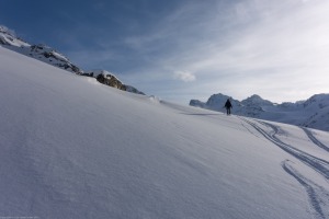 Skiing back down to the hut (Ski touring Jamtalhuette)