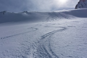 Snow with turns in it (Ski touring Jamtalhuette)