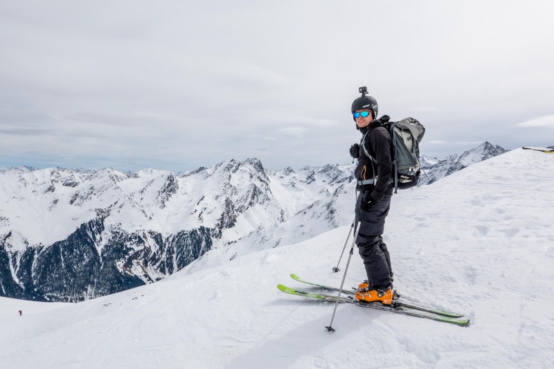 Cris about to ski down from the ski depot at Lampsenspitze (Multisport weekend in Austria March 2024)