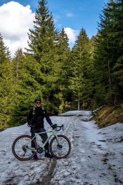 Johannes and bike in snow (Multisport weekend in Austria March 2024)