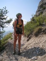 Frauke looks up at the cliffs (Lago di Garda, Italy)