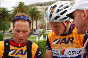 Mike explains something (Portugal ARWC 2009)