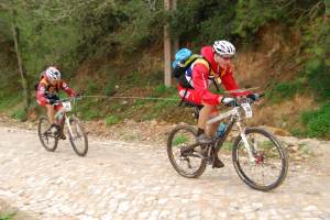 Mike tows Mona (Portugal ARWC 2009)