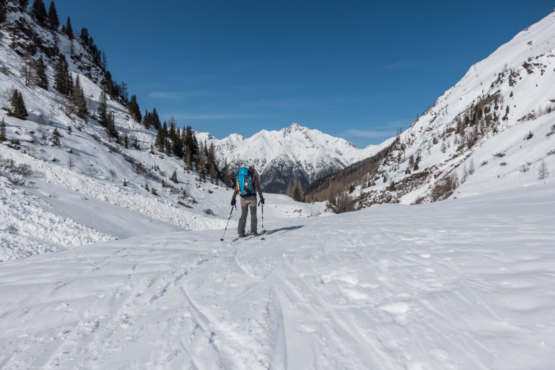 Skiing down (Arlberger Winterklettersteig March 2017)
