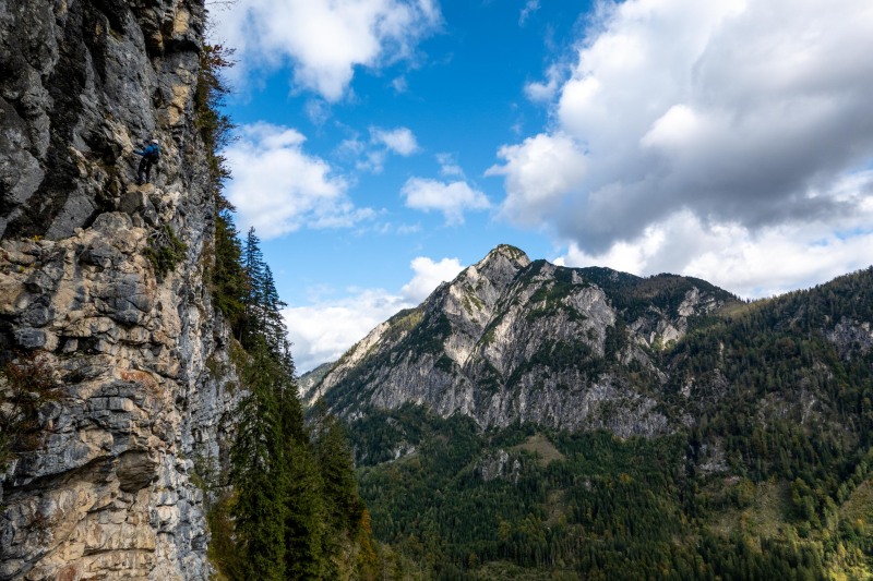 View out along the cliffs (Autumn adventures Dachstein Sept 2024)