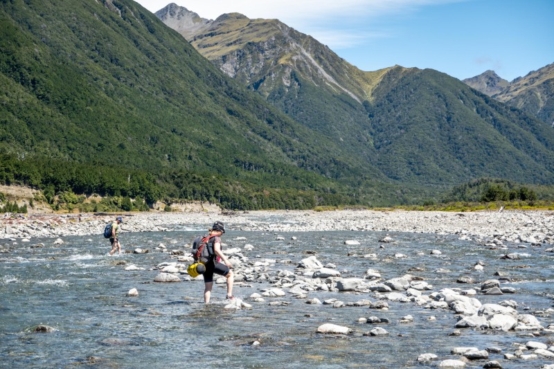 Simon and Katie cross the Poulter river (Bikepacking Poulter Jan 2024)