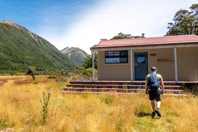Simon reaching the Poulter Hut (Bikepacking Poulter Jan 2024)
