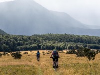 Simon and Katie on bikes (Bikepacking Poulter Jan 2024)