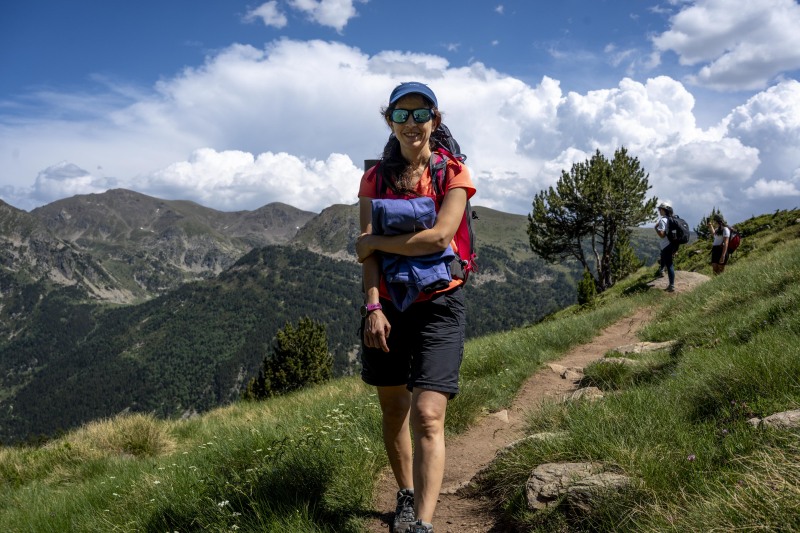 Ari walking to the hut (Cabana Sorda June 2025)