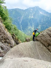 Craig sets up (Canyoning Italy 2019)