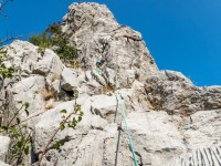 Ari leads the second pitch of Nosrog (Climbing Croatia Oct 2022)