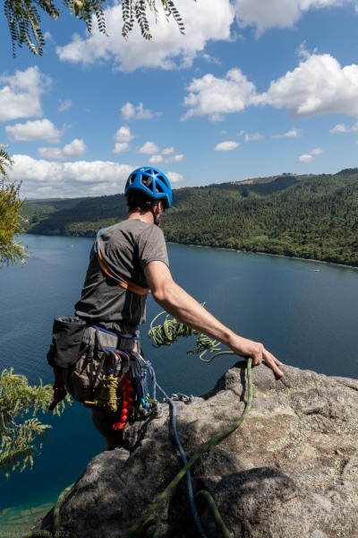 Craig throws the rope down from the top of Captain Caveman (Climbing Kawakawa Bay Jan 2022)