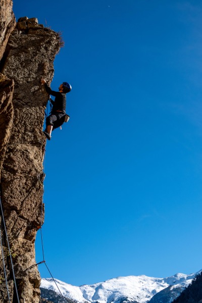 Arnau leading (Climbing weekend in Cerdanya)