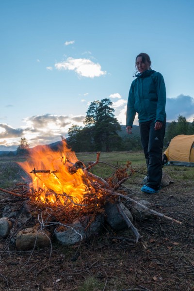 Leonie and her fire (Cycle Touring Norway 2016)