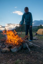 Leonie and her fire (Cycle Touring Norway 2016)