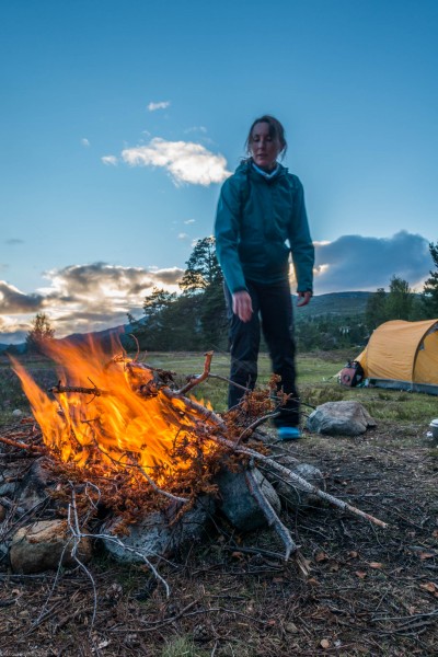 Leonie and her fire (Cycle Touring Norway 2016)