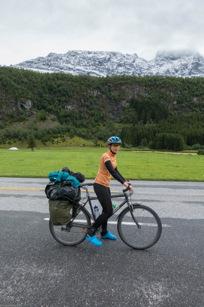 Leonie and snow in the mountains (Cycle Touring Norway 2016)