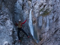 Leonie in the ravine (Gargellen Klettersteige)