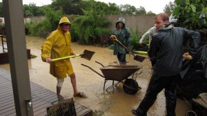 Shoveling mud (Ligar Bay)