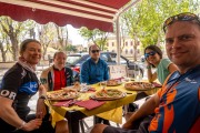 Eating pizza with Dana and Michi (Holidays in Sardinia April 2024)