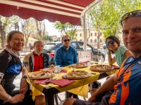 Eating pizza with Dana and Michi (Holidays in Sardinia April 2024)