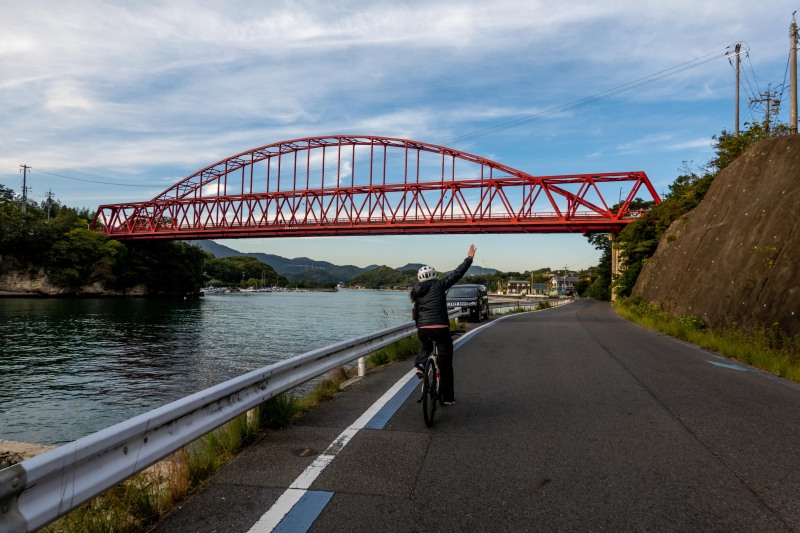 Ari and the red bridge (Japan 2024)