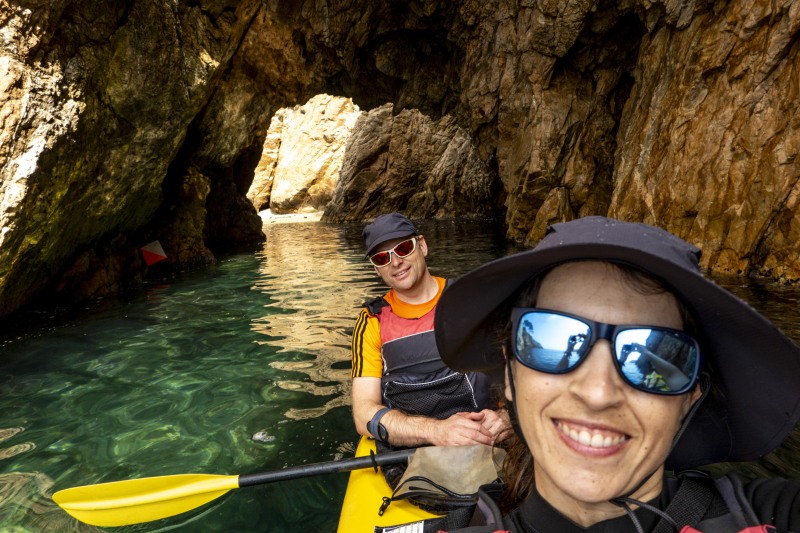 Kayaking through the rock arch on the coastline (Kayaking Costa Brava June 2025)
