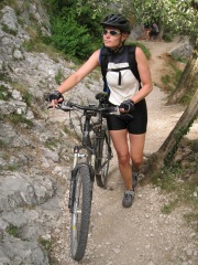 Frauke pushing bike (Lago di Garda)