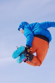Aly jumping (Rørnestinden, Norway)