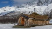 Cool hut with grass roof (Tomesrenna, Norway)