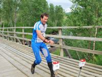 Chris comes in to punch (Midtnattsolgaloppen 2009)