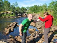 Cris + Em have a punch up 2 (Midtnattsolgaloppen 2009)