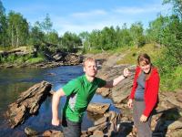 Cris + Em have a punch up (Midtnattsolgaloppen 2009)