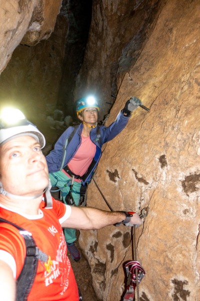Cris and Ari looking up (Muntanyes de Prades Dec 2025)