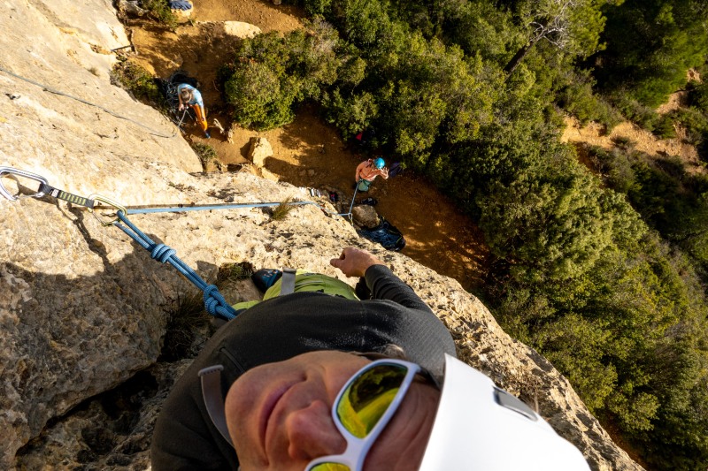 Cris at the top of a climb (Muntanyes de Prades Dec 2025)