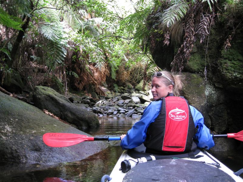 Frauke in kayak 2 (Abel Tasman)