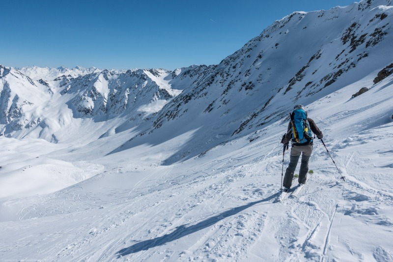 Leonie descending (Arlberger Winterklettersteig March 2017)