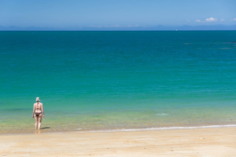 Leonie goes paddling (Seakayaking Abel Tasman Dec 2014)
