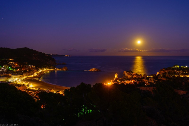 Moon on the sea (Visiting Barcelona 2019)