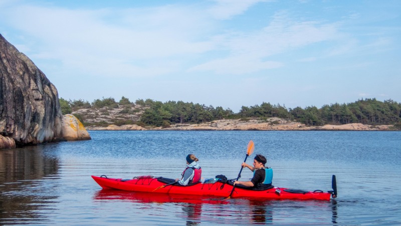 Julie and Phil on the water (Seakayaking Sweden, August 2024)