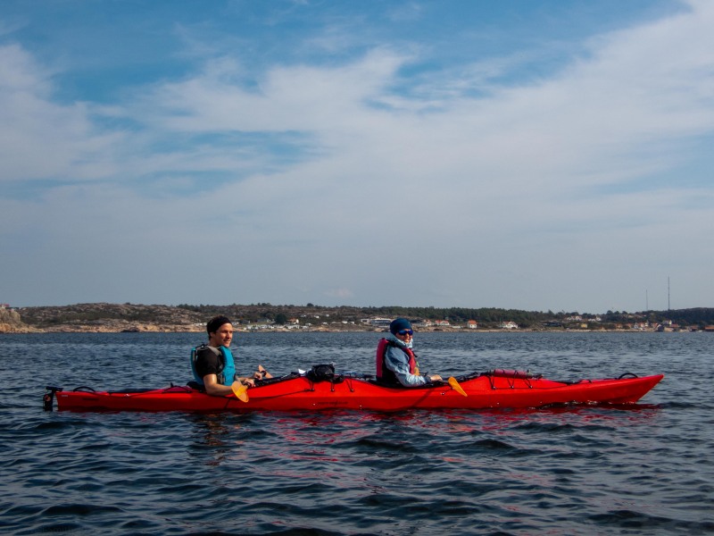 Phil and Julie in their kayak (Seakayaking Sweden, August 2024)