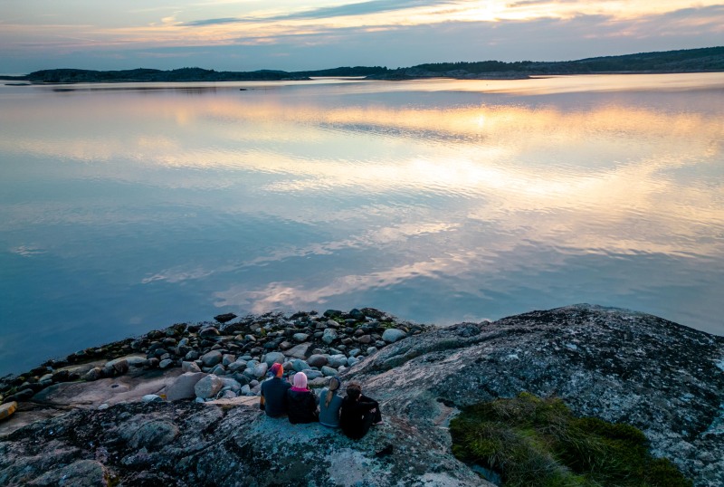 Us on the rocks at the end of the island (Seakayaking Sweden, August 2024)