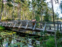 Cris holding Ari in his arms (Seakayaking Sweden, August 2024)