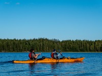 Phil and Julie in paddling action (Seakayaking Sweden, August 2024)