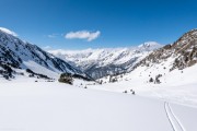 More blue and white (Ski Touring Andorra April 2022)
